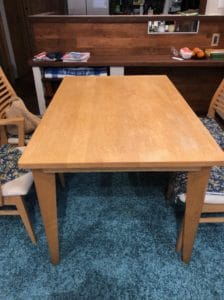 ダイニングテーブルの再塗装 オイル仕上げ編 大阪枚方の家具修理 一枚板テーブルならハーモニックハウスワークショップ